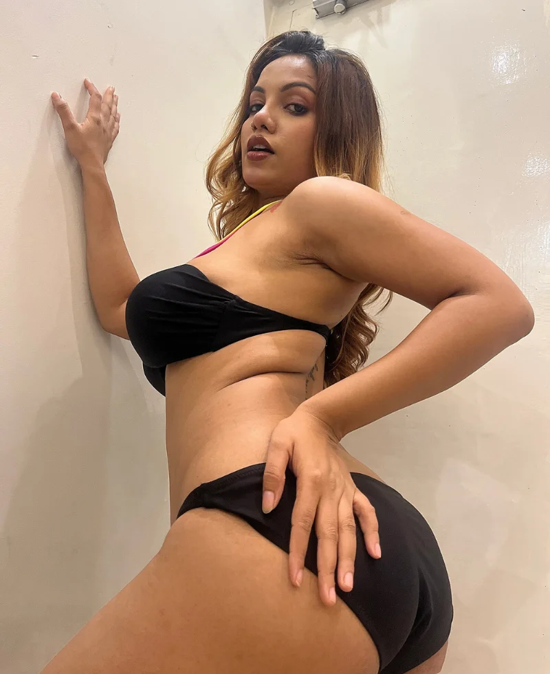 I'm your sex addict Air hostess escort girl in Kochi to enchant you.